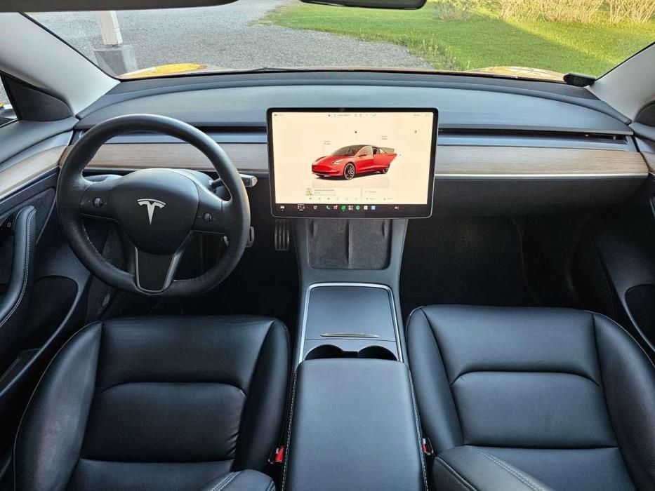 TESLA Model 3 2022