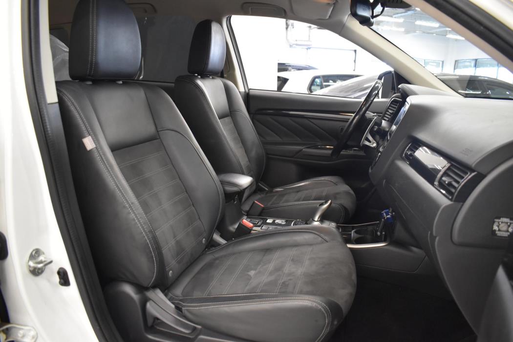 MITSUBISHI Outlander PHEV 2018