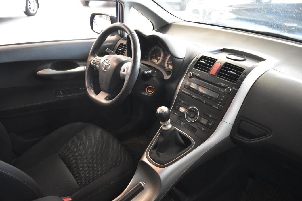 TOYOTA Auris 2012