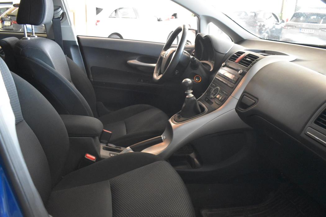 TOYOTA Auris 2012