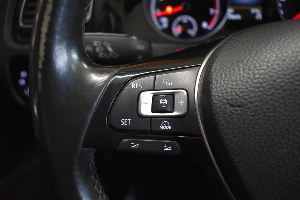 VOLKSWAGEN Golf 2013