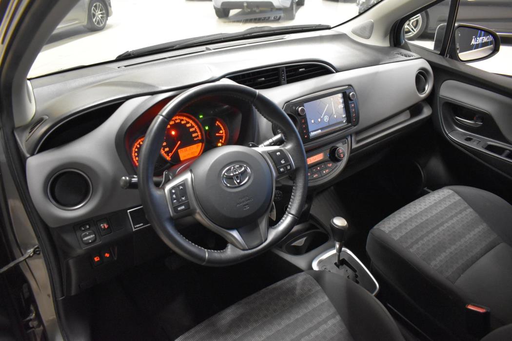 TOYOTA Yaris 2016