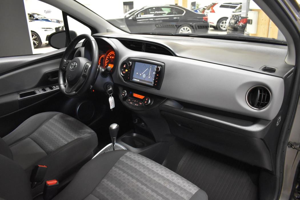 TOYOTA Yaris 2016