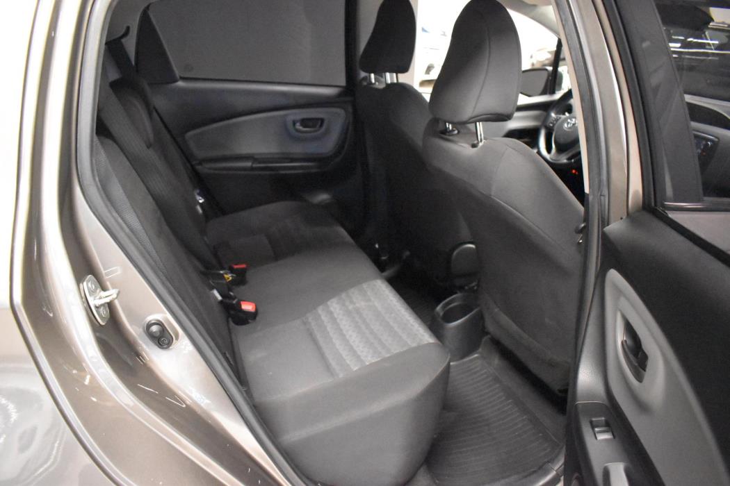 TOYOTA Yaris 2016