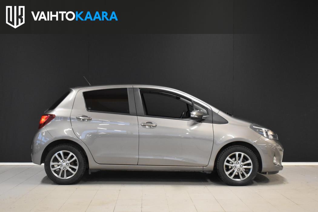 TOYOTA Yaris 2016