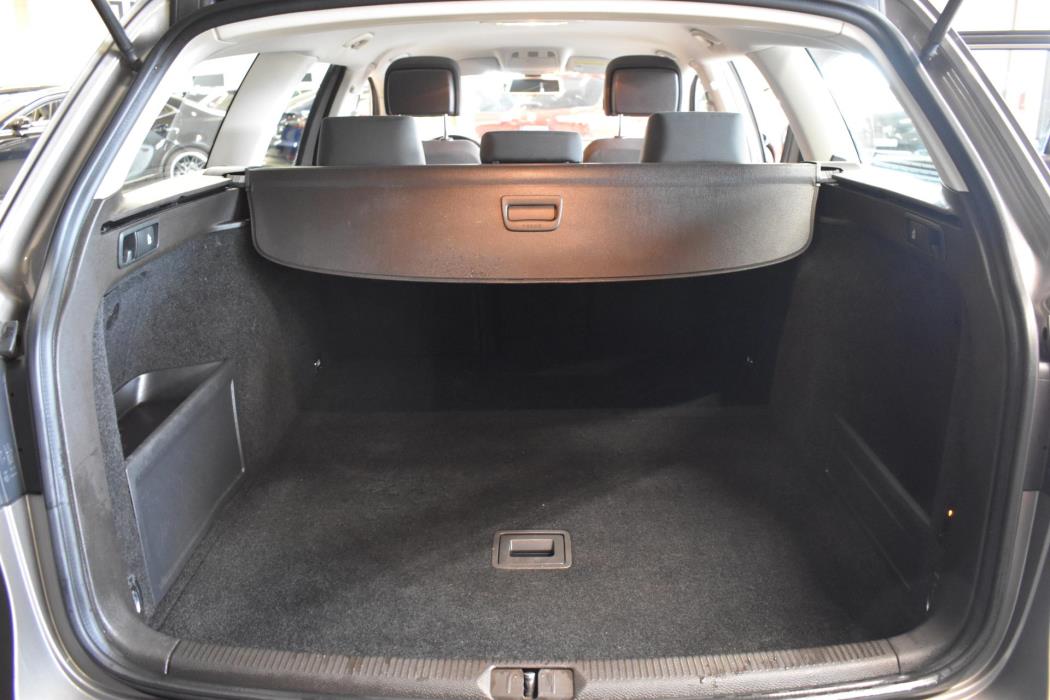 VOLKSWAGEN Passat 2011