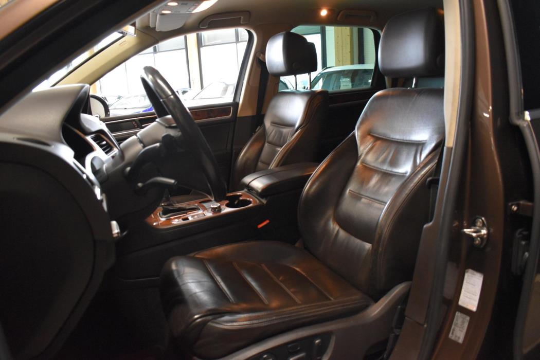 VOLKSWAGEN Touareg 2012