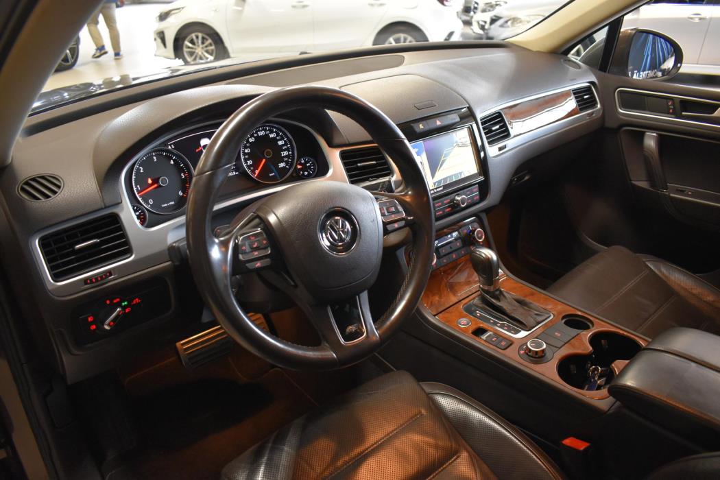 VOLKSWAGEN Touareg 2012