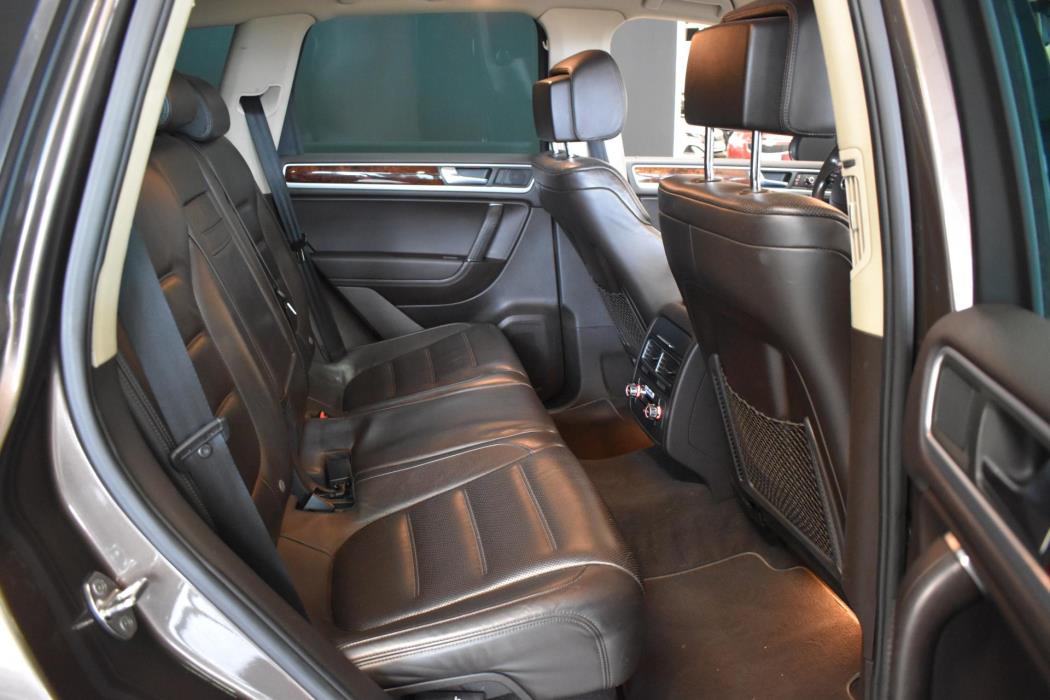 VOLKSWAGEN Touareg 2012