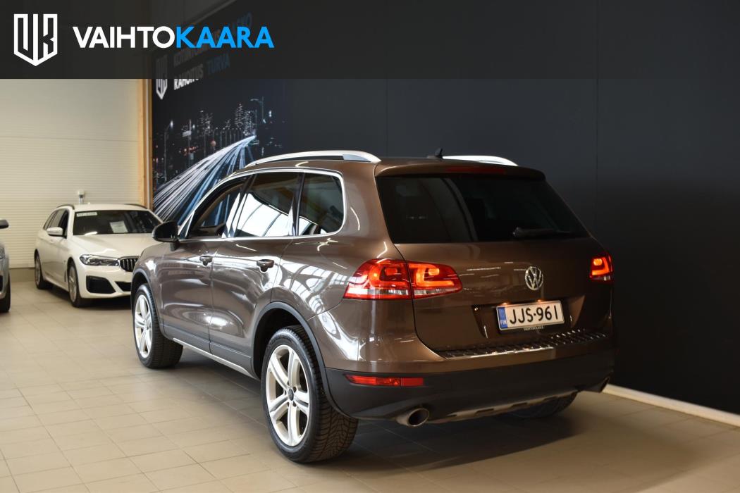 VOLKSWAGEN Touareg 2012