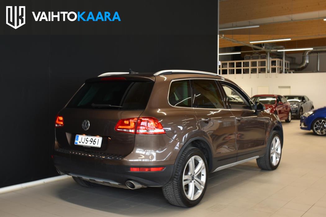 VOLKSWAGEN Touareg 2012