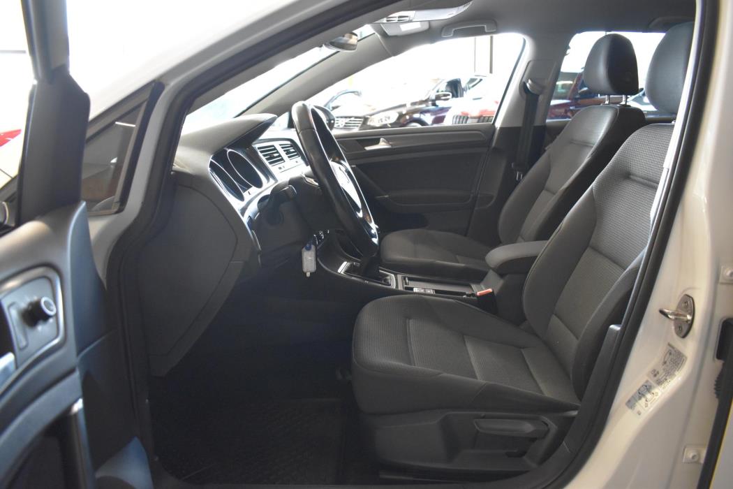 VOLKSWAGEN Golf 2018