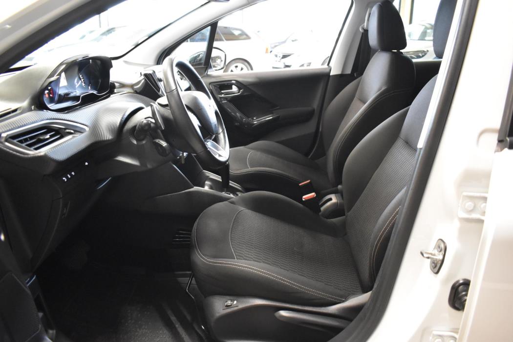 PEUGEOT 208 2018