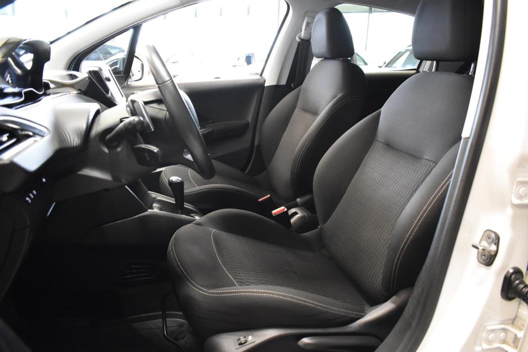 PEUGEOT 208 2018