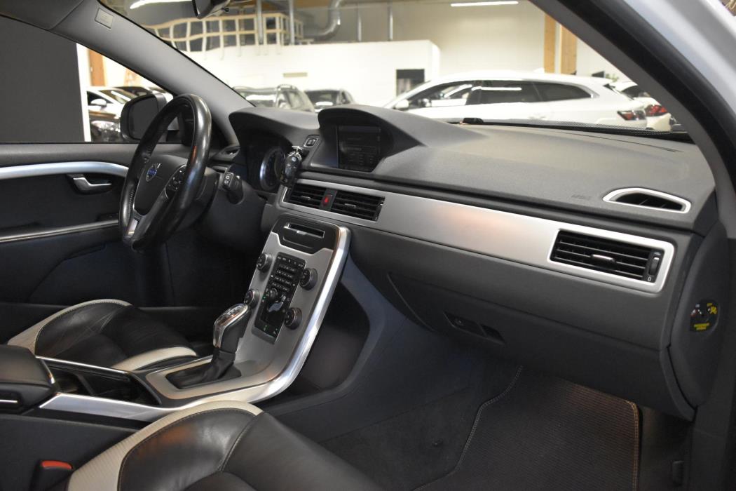 VOLVO V70 2012