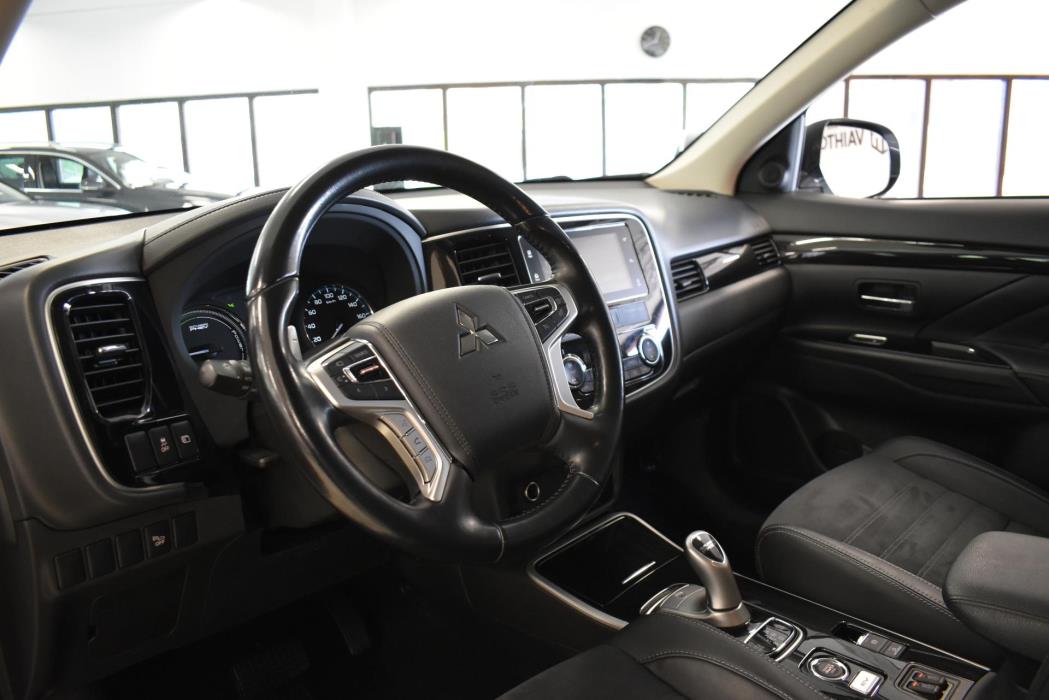 MITSUBISHI Outlander PHEV 2017