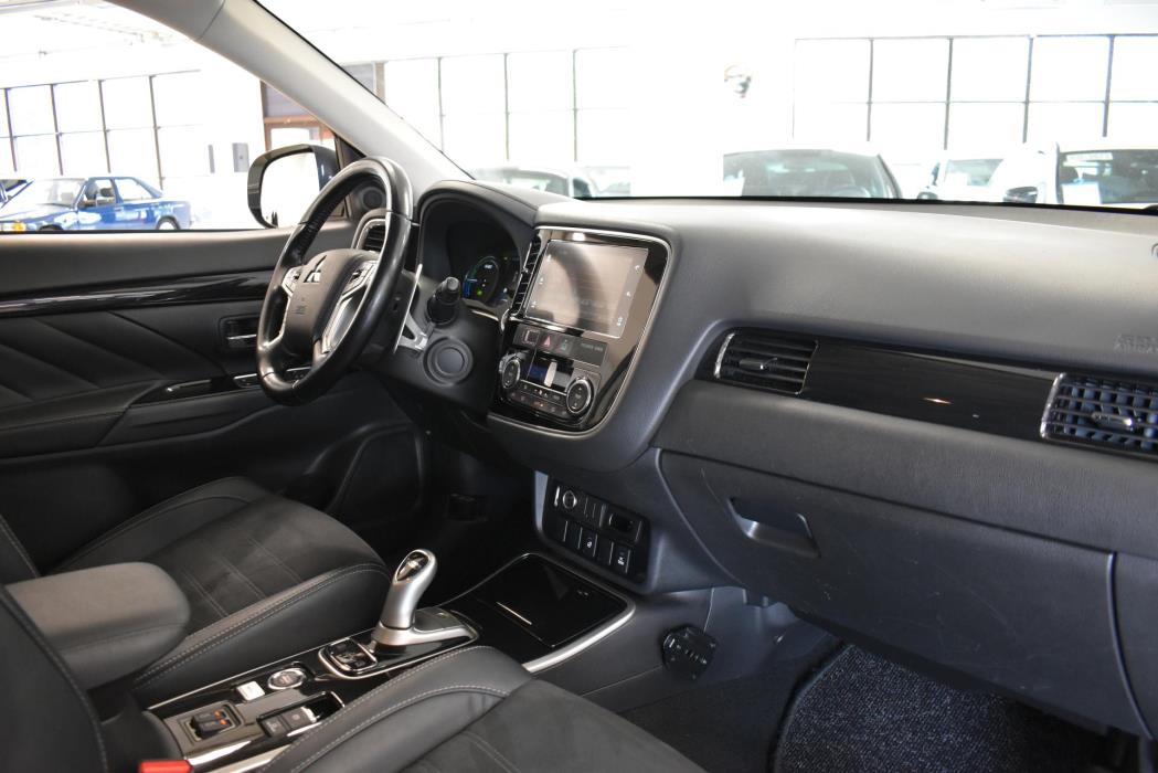 MITSUBISHI Outlander PHEV 2017