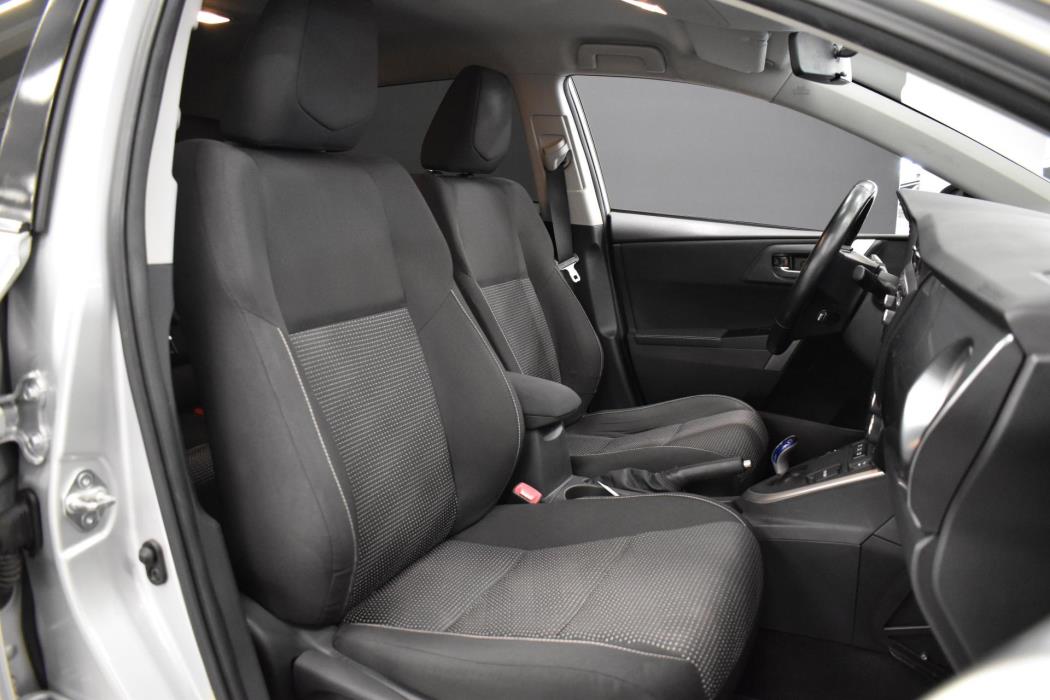 TOYOTA Auris 2013