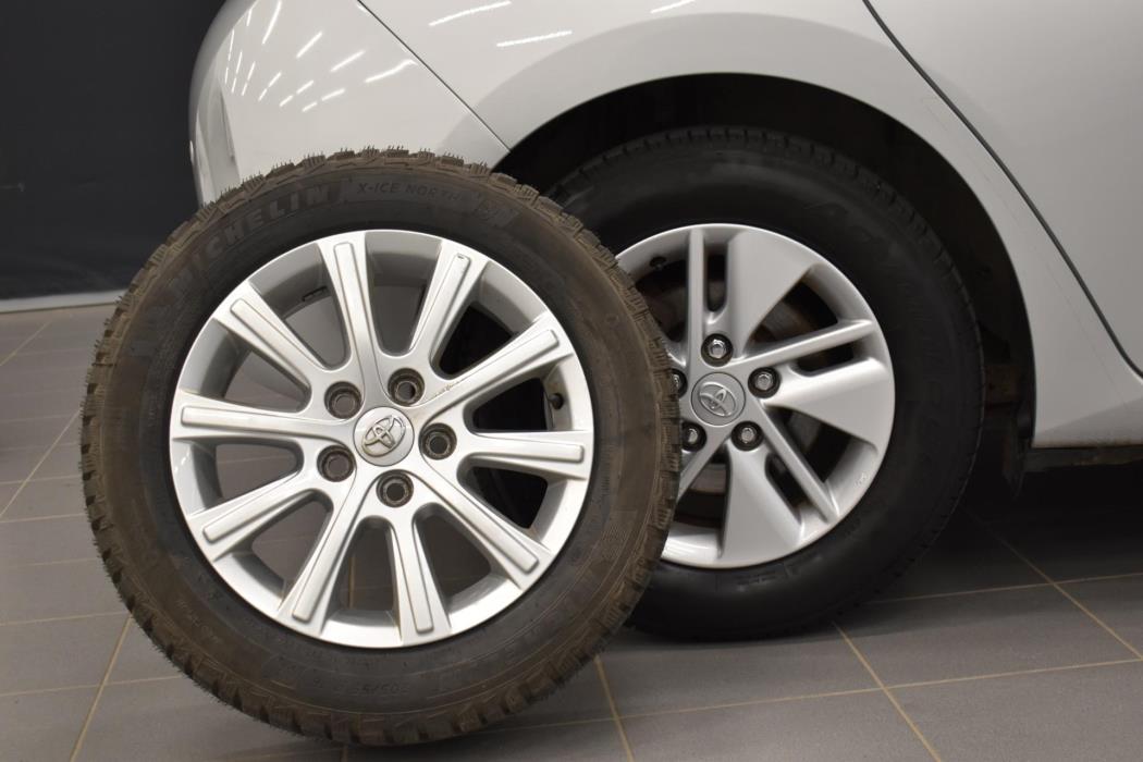 TOYOTA Auris 2013