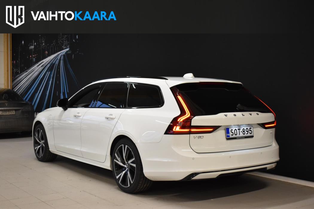 VOLVO V90 2022
