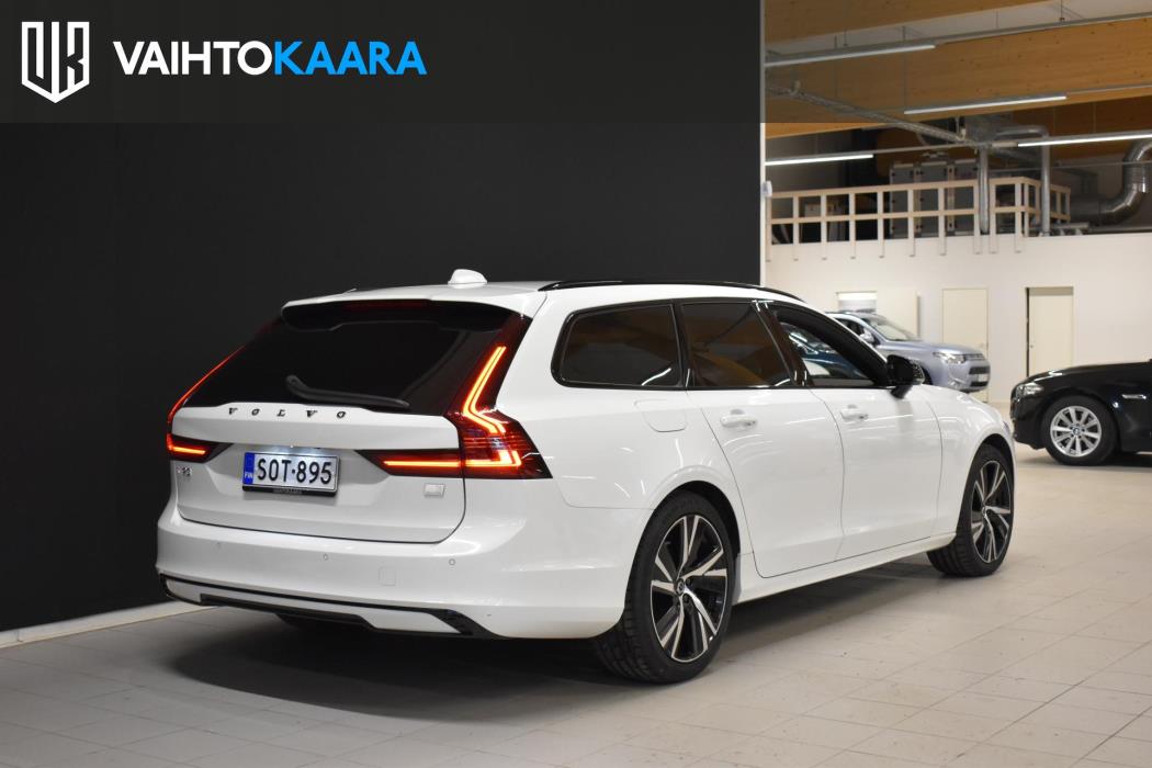 VOLVO V90 2022