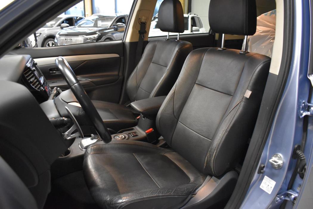 MITSUBISHI Outlander PHEV 2014