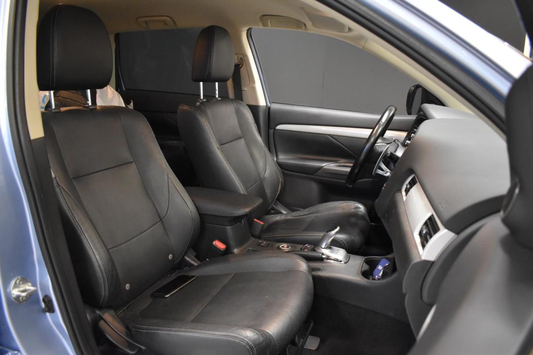 MITSUBISHI Outlander PHEV 2014