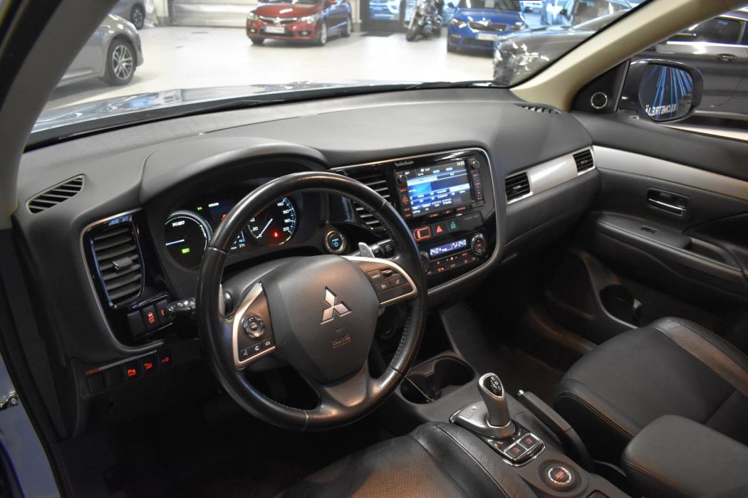 MITSUBISHI Outlander PHEV 2014