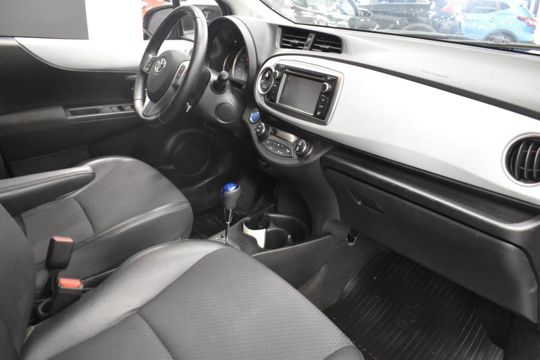 TOYOTA Yaris 2012