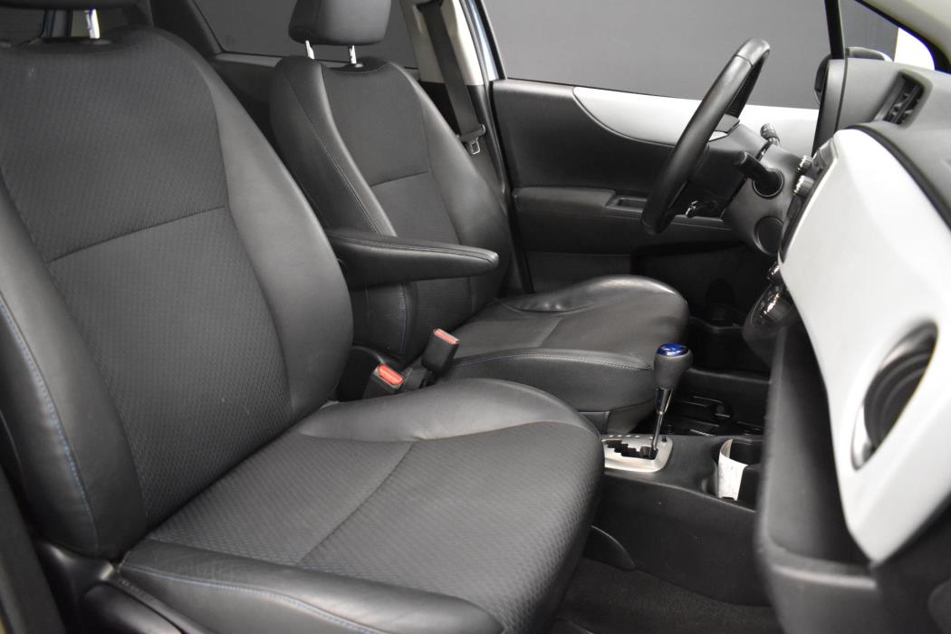 TOYOTA Yaris 2012