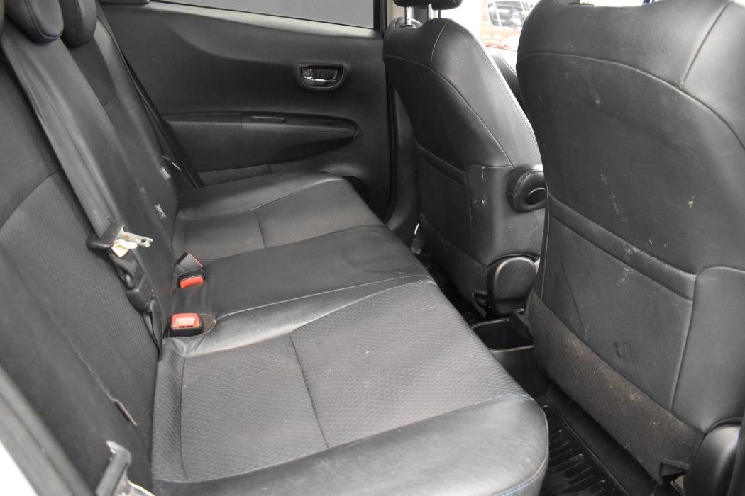 TOYOTA Yaris 2012