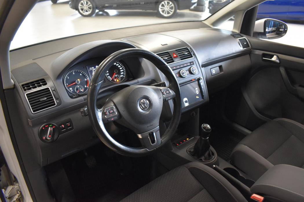 VOLKSWAGEN Touran 2013