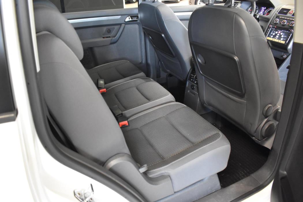 VOLKSWAGEN Touran 2013