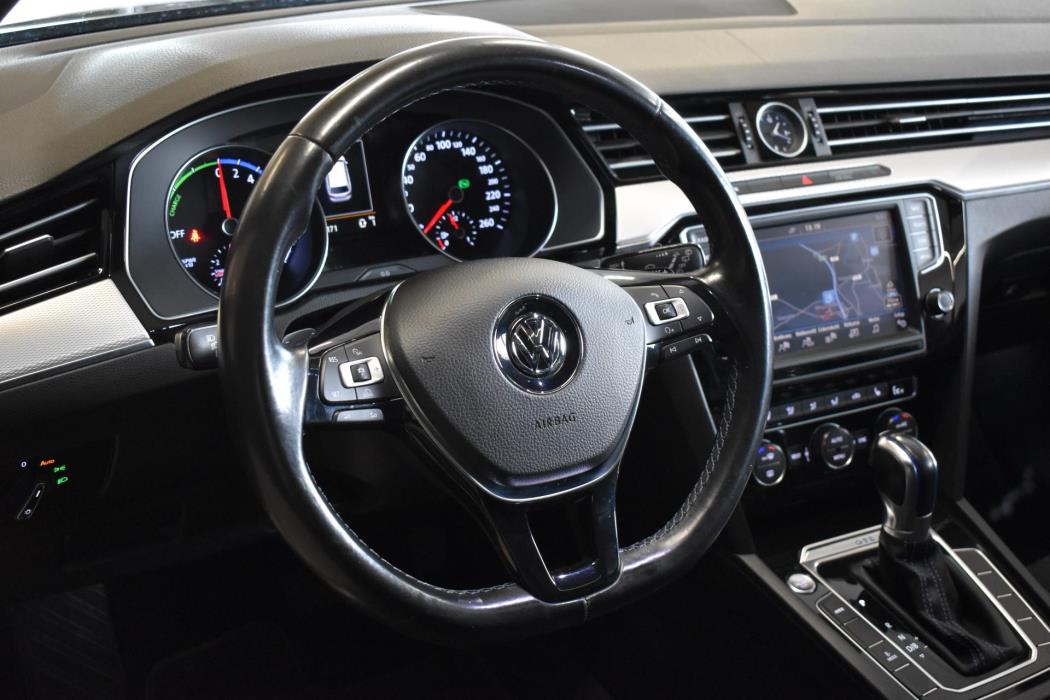 VOLKSWAGEN Passat 2017