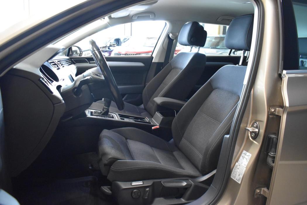 VOLKSWAGEN Passat 2017