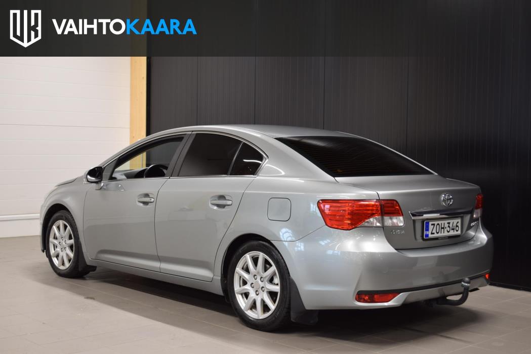 TOYOTA Avensis 2012