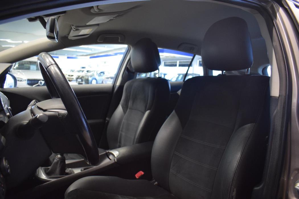 TOYOTA Avensis 2015