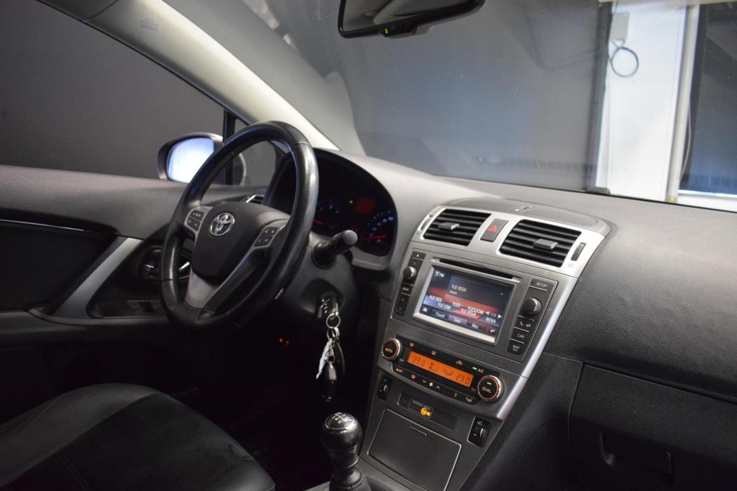 TOYOTA Avensis 2015