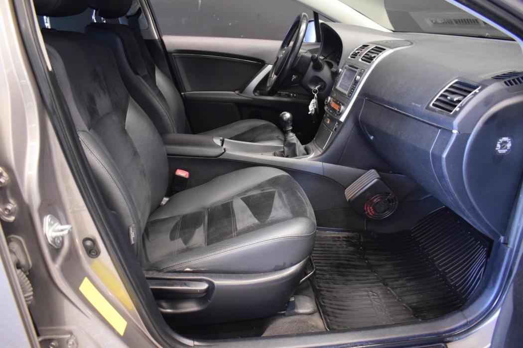 TOYOTA Avensis 2015