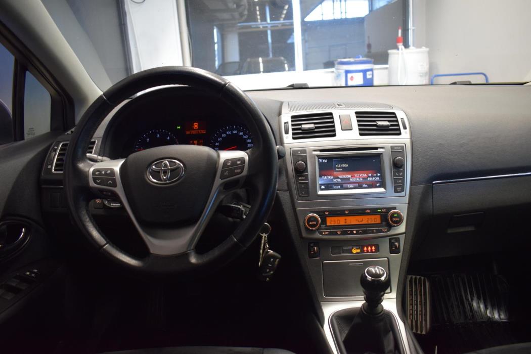TOYOTA Avensis 2015