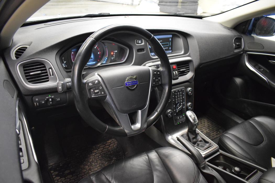 VOLVO V40 2012