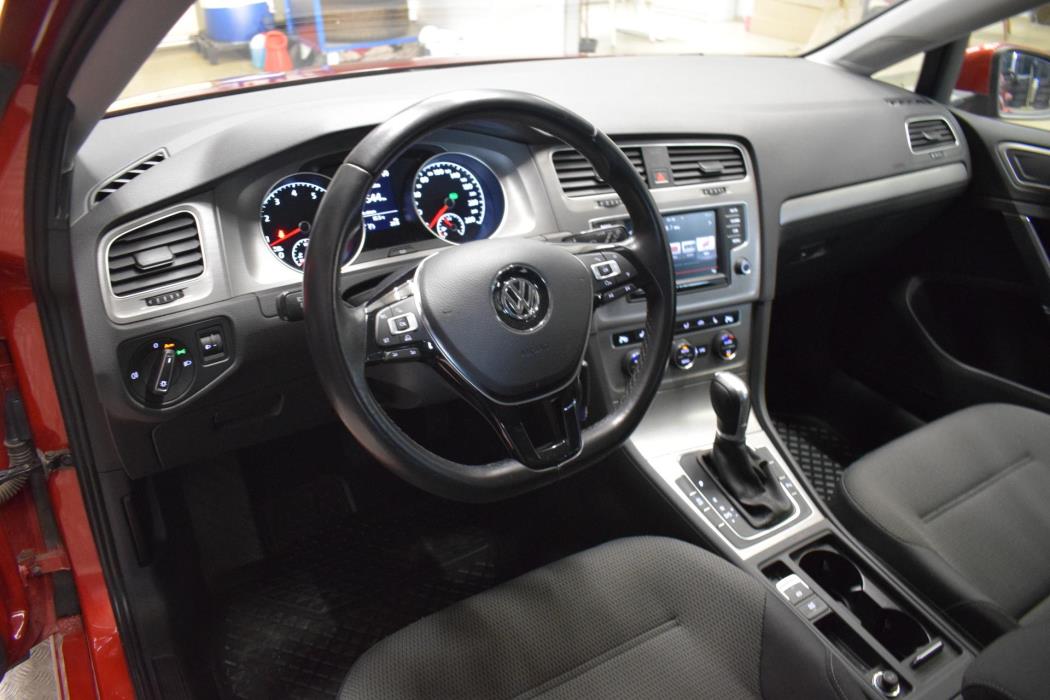 VOLKSWAGEN Golf 2016