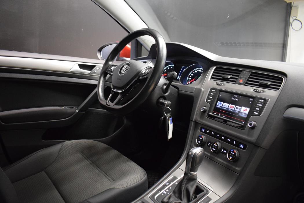 VOLKSWAGEN Golf 2016