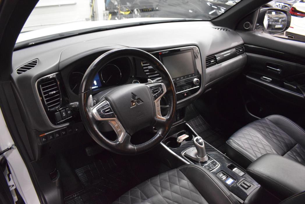 MITSUBISHI Outlander PHEV 2020