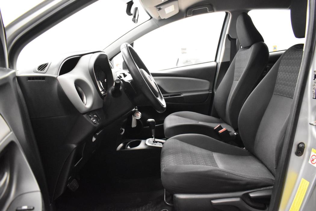 TOYOTA Yaris 2016