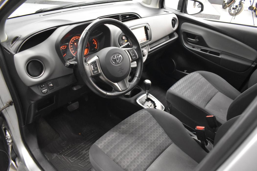 TOYOTA Yaris 2016