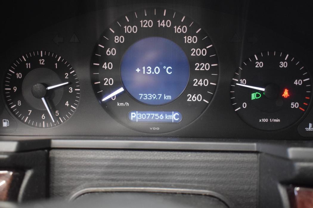 MERCEDES-BENZ E 2006