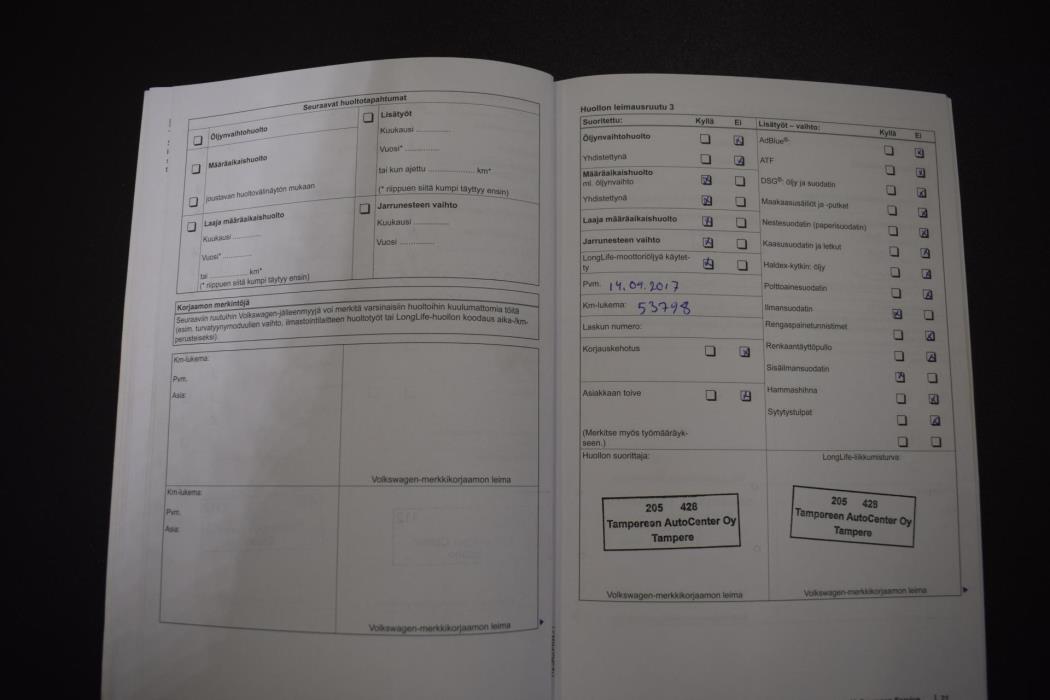 VOLKSWAGEN Touran 2011