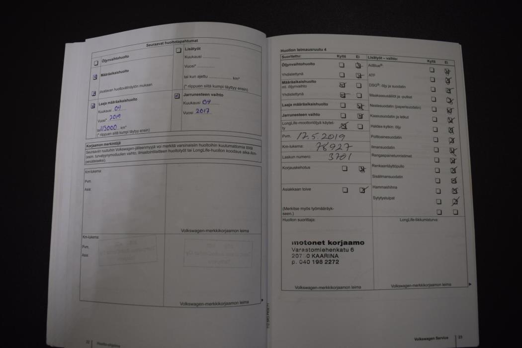 VOLKSWAGEN Touran 2011