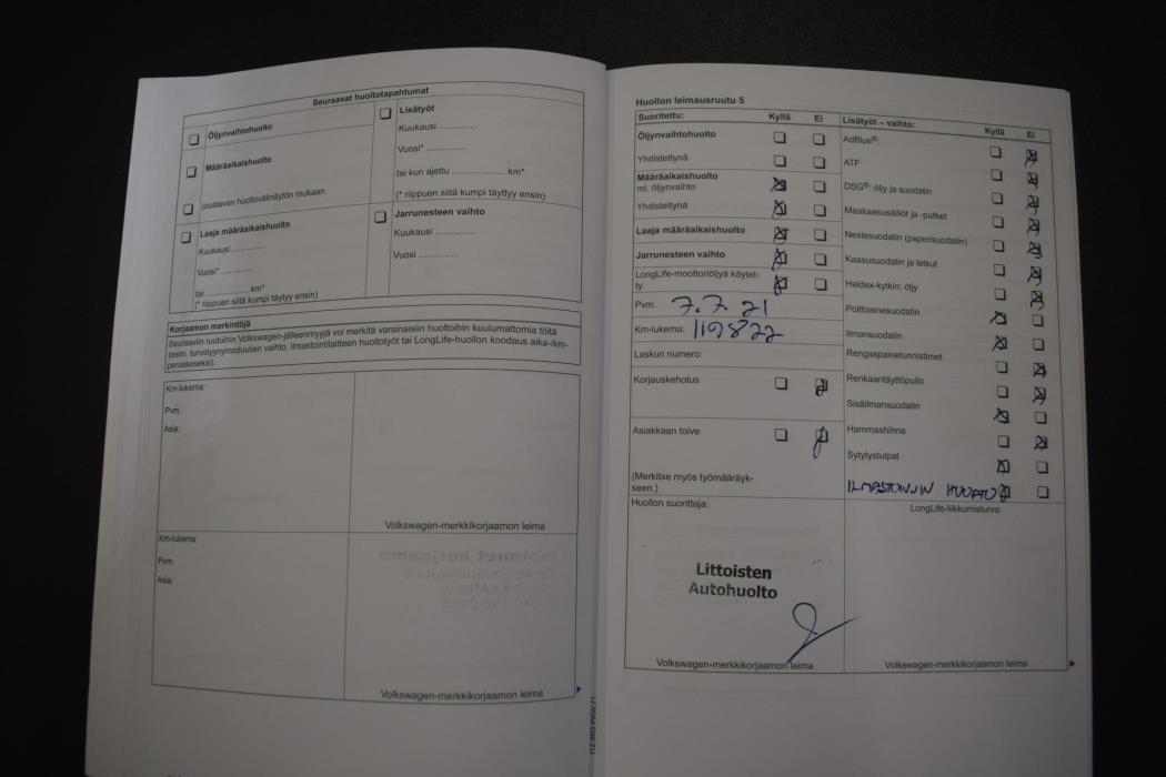 VOLKSWAGEN Touran 2011